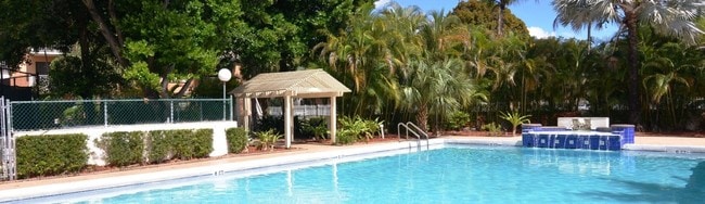 Escritorio con cubierta de perfil - Villa Bellini