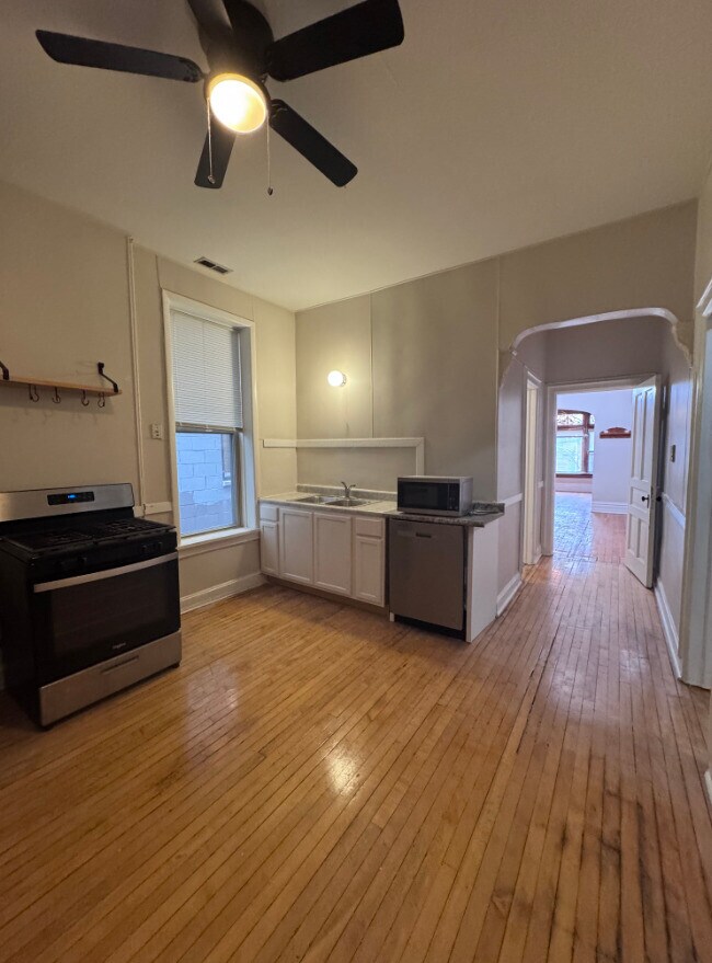 Foto del edificio - 1013 N Winchester Ave