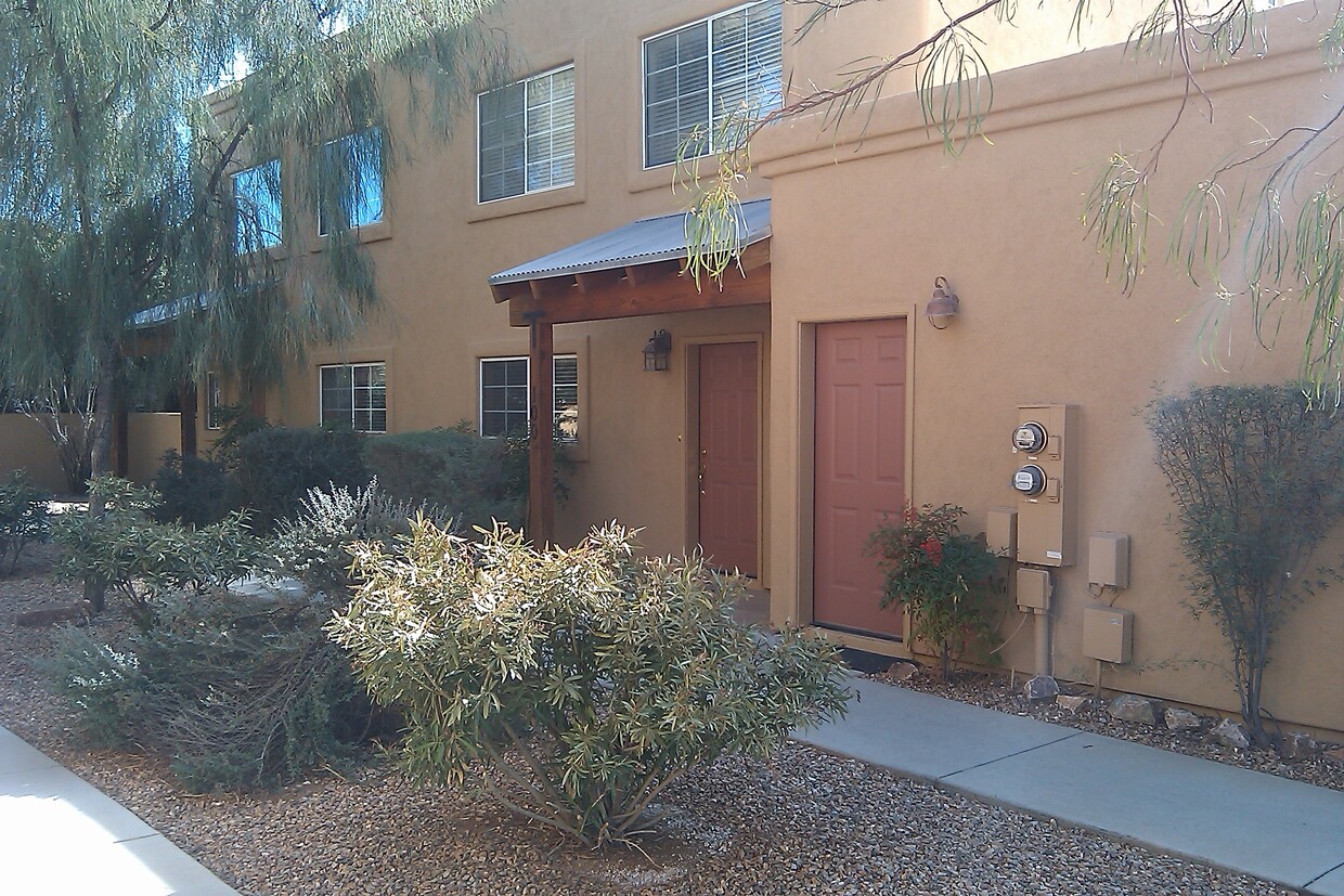 Primary Photo - 500 N Forgeus Ave