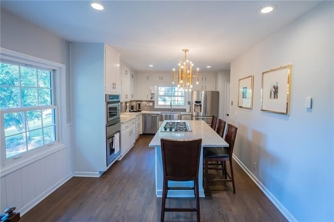 Building Photo - 1210 Lenox Cir NE