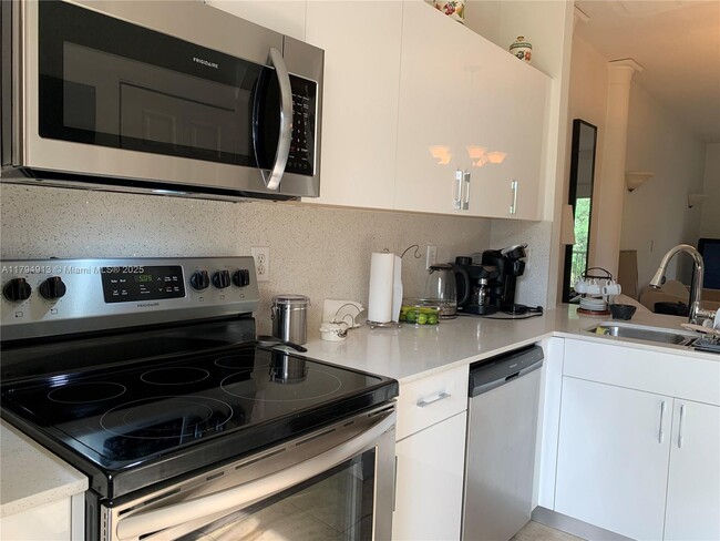 Foto del edificio - 5600 NW 114th Pl
