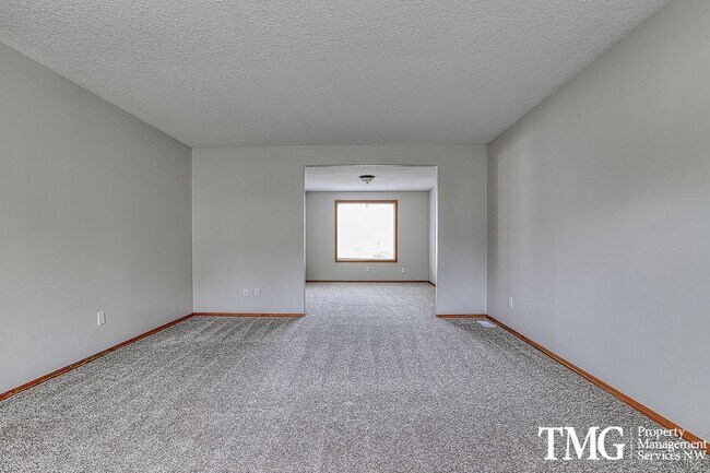 Building Photo - Spectacular & Spacious Felida Home!