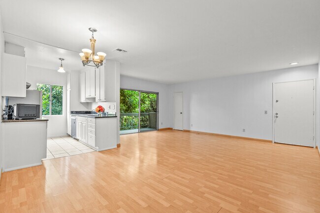 Foto del edificio - 5055 Coldwater Canyon Ave