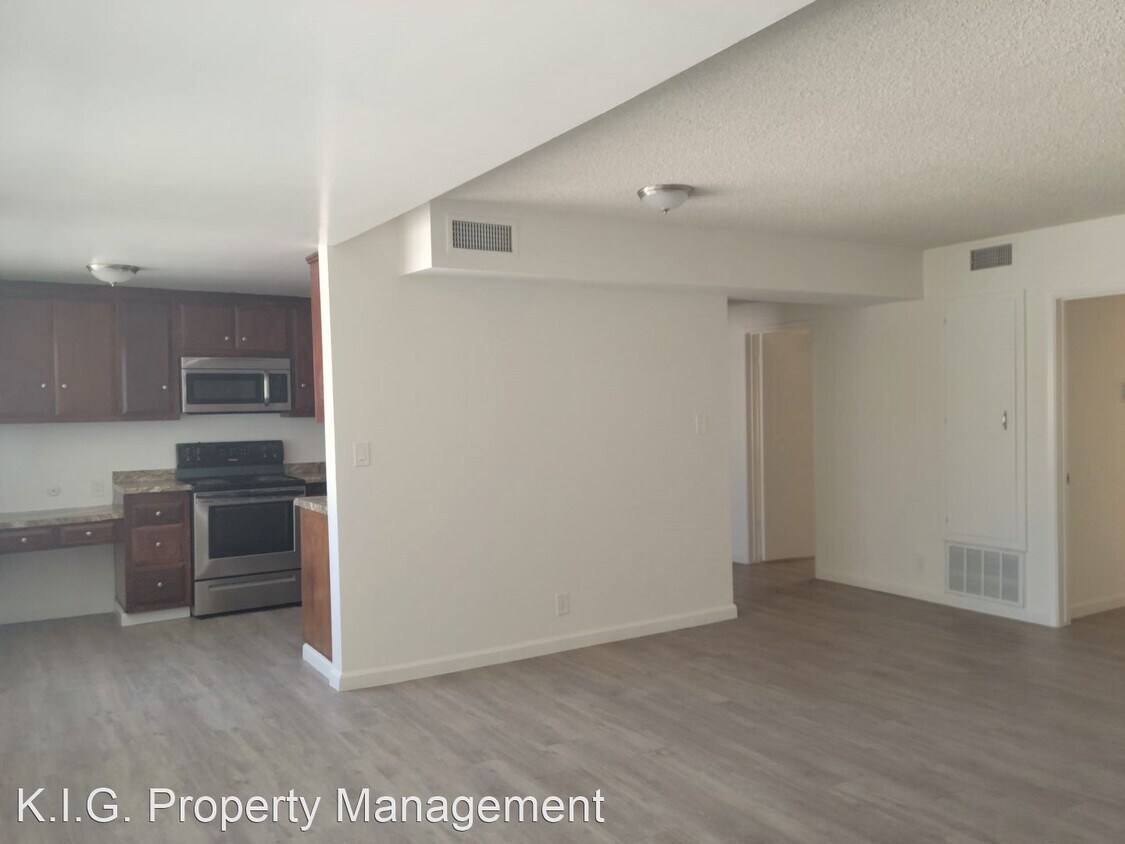 Primary Photo - 2 br, 1.5 bath Apartment - 623 S. Greville...