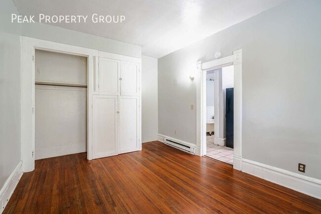 Building Photo - 246 1/2 W. 5th Avenue Rear-