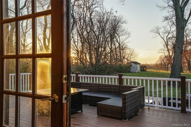 Foto del edificio - 1041 Glen Cove Ave