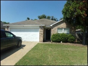 Building Photo - 316 Saunders Dr