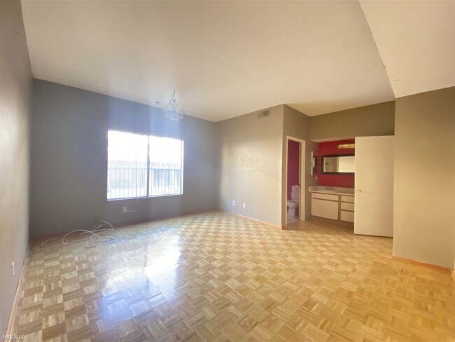 Building Photo - 2 br, 3 bath Townhome - 6036 Hazelhurst Pl D