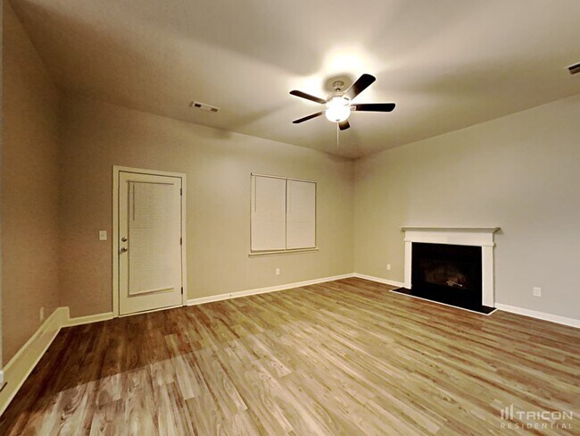 Building Photo - 1403 Peachcroft Rd