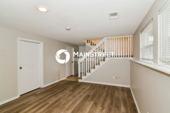 Building Photo - 4 Bedroom Pet-Friendly Home in BELTON, MO with Main Street Renewal