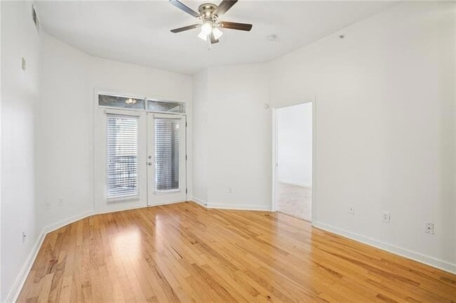 Foto del edificio - 390 17th St NW