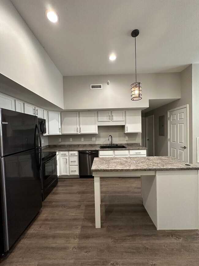 Foto del interior - 326 W Charles St