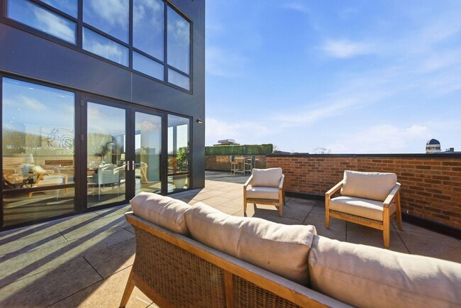 Interior Photo - Hubbard Park Place