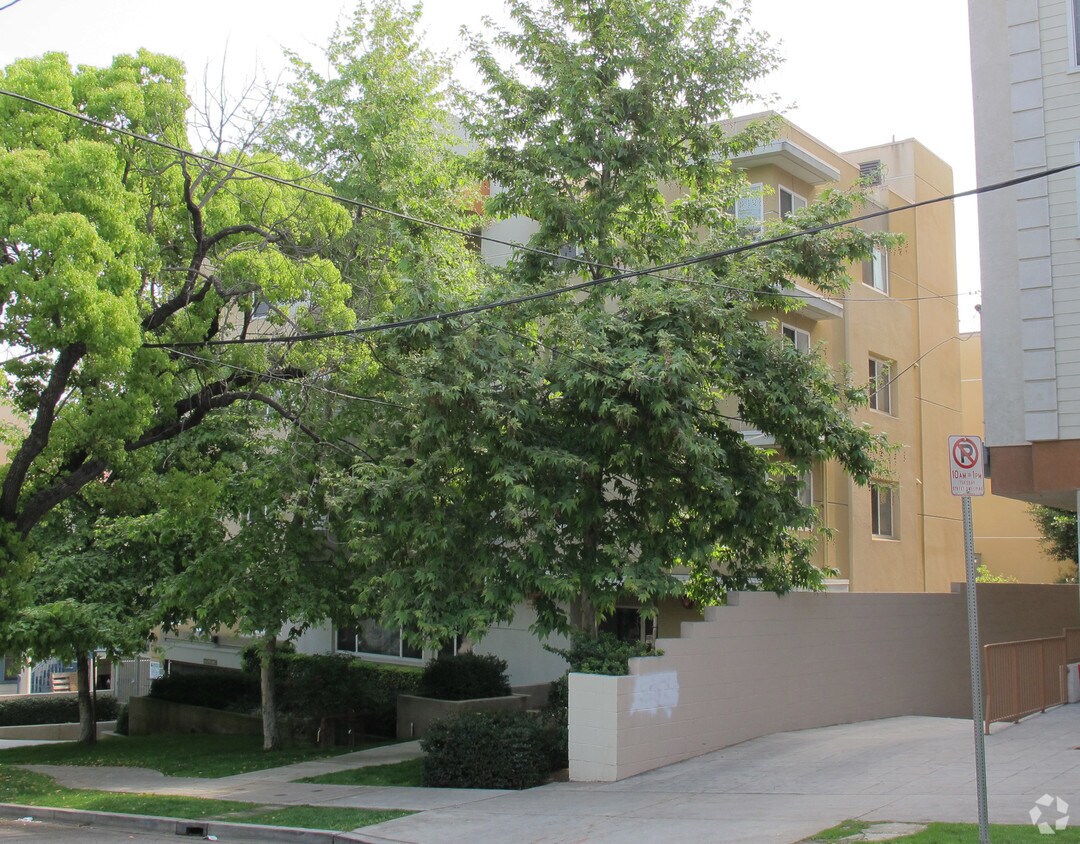 Building Photo - Coronitas Apartments