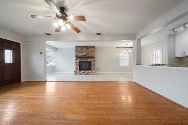 Building Photo - 930 W 42nd St