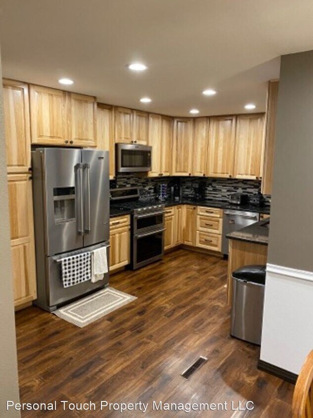 Foto principal - 4 br, 2 bath House - 1919 5th Ave S