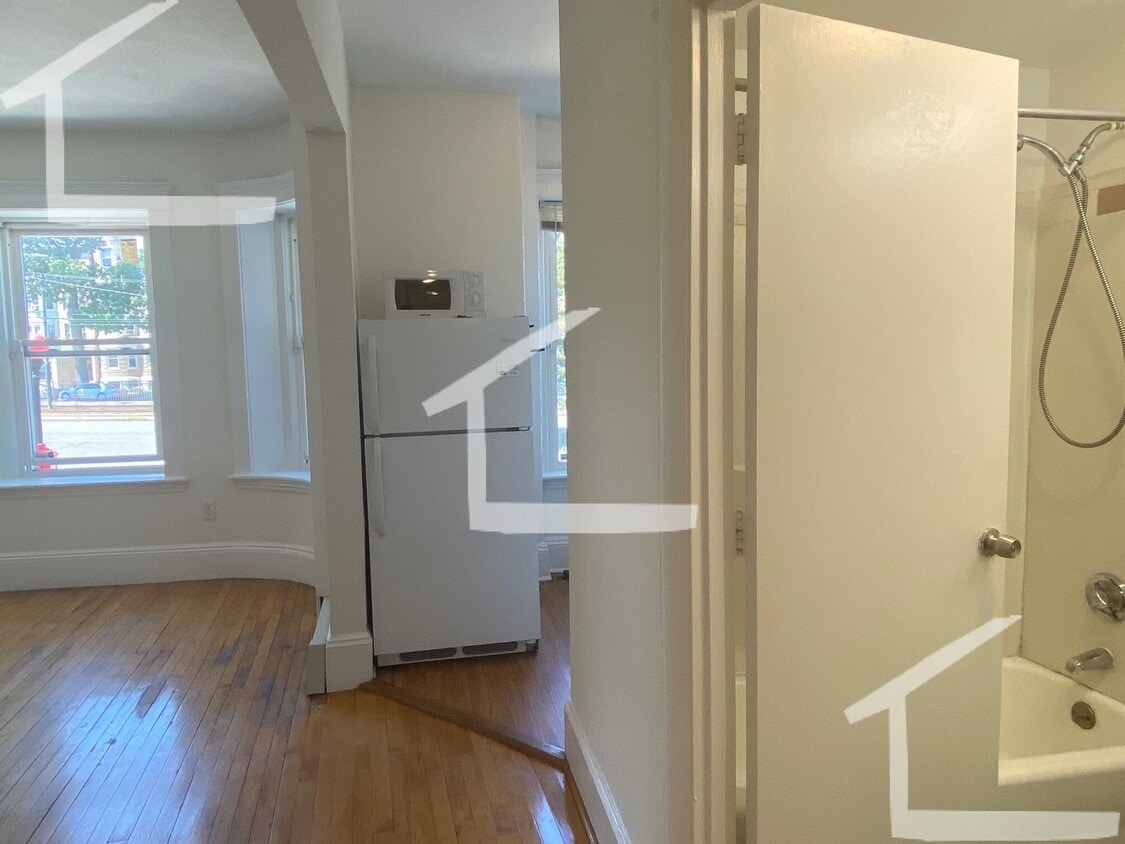 Ridiculous renovation in the living room including 'metal object' - Ridiculous renovation in the living room including 'metal object'