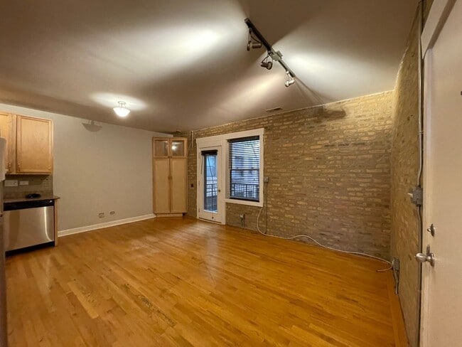 Building Photo - 4938 N Winthrop Ave