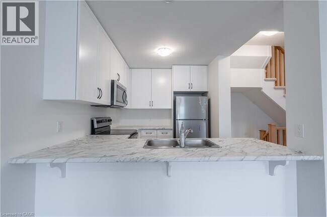 Photo du bâtiment - 1278 Baseline Rd