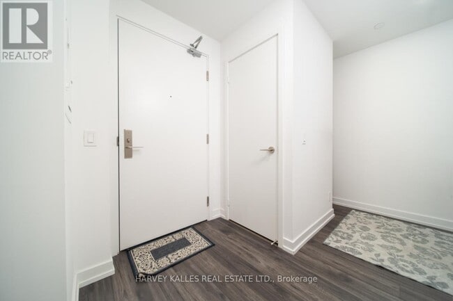 Building Photo - 33 Helendale Ave