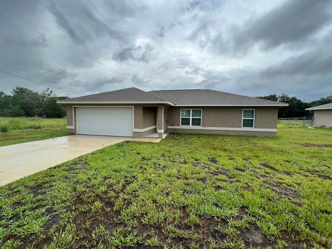 Primary Photo - BEAUTIFUL 3 Bedroom and 2 Bath in Ocklawaha!