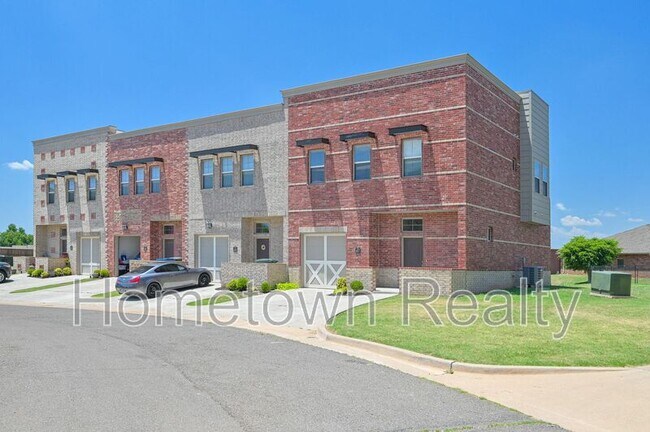 Building Photo - 457 S Fretz Avenue