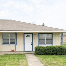 Building Photo - 407 Maple St