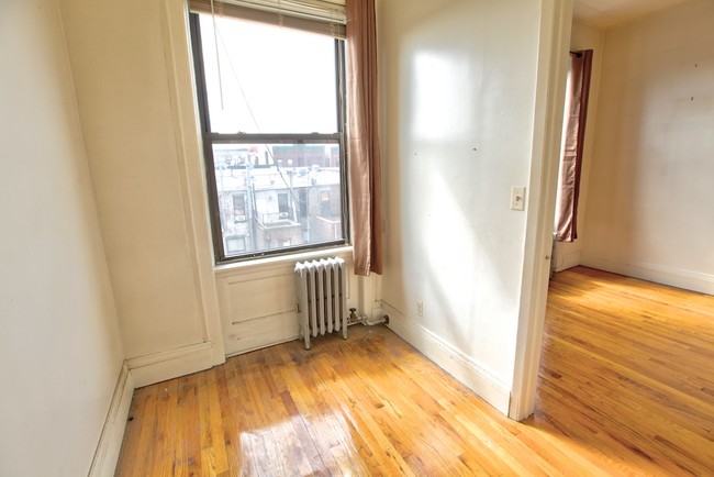 Building Photo - 154 W 121st St