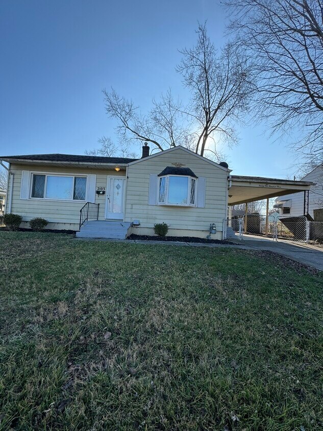 Primary Photo - 2103 Eden Ave