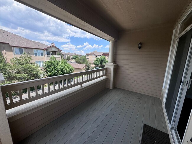 Foto del edificio - July 1st Move in! Top Floor 2 Bed / 2 Bath...