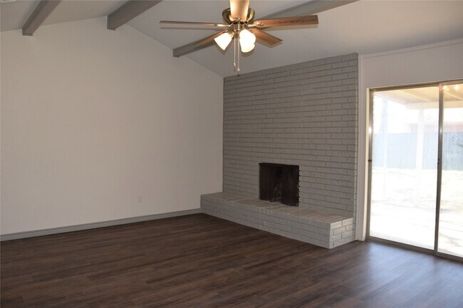 Foto del edificio - 811 Meadowlark Dr