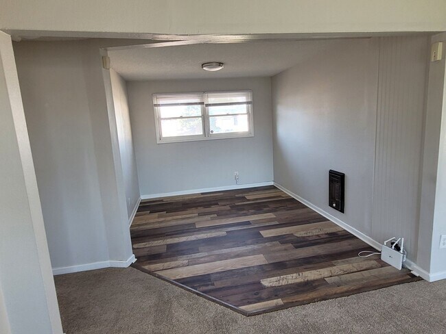 Foto del edificio - CHRISTMAS SPECIAL DECEMBER RENT FREE - House with Full Basement