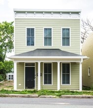 Building Photo - 966 Pink St