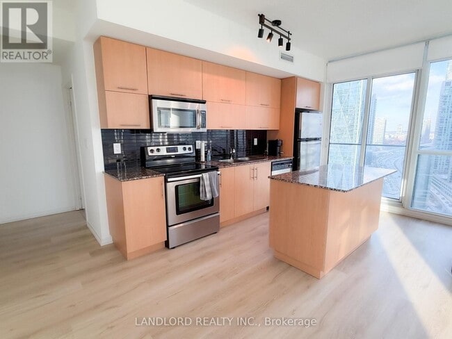 Photo du bâtiment - 55 Bremner Blvd