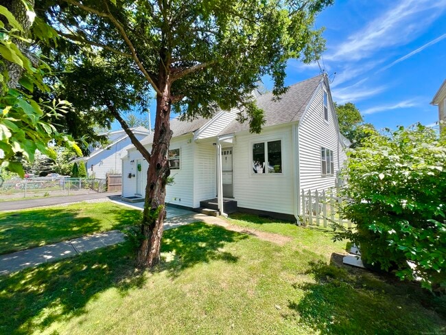Building Photo - 33 Elm Tree Pl