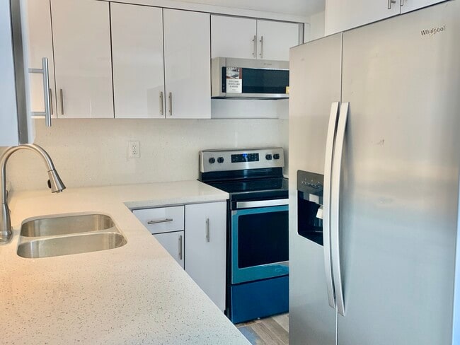 Building Photo - 5707 NE Miami Ct