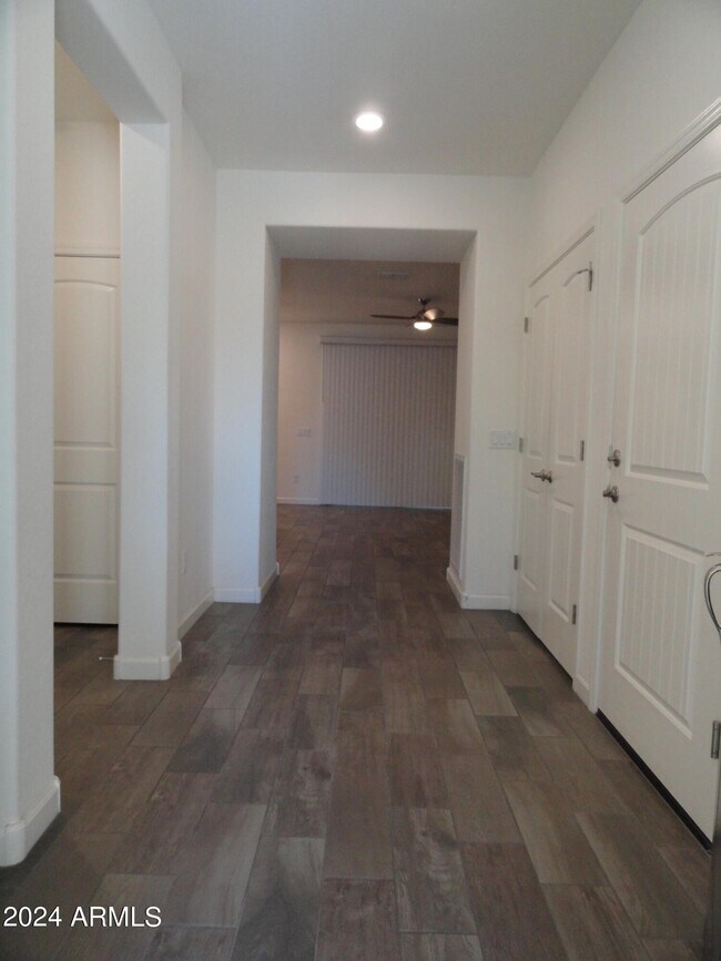 Foto del edificio - 4666 N 204th Ln