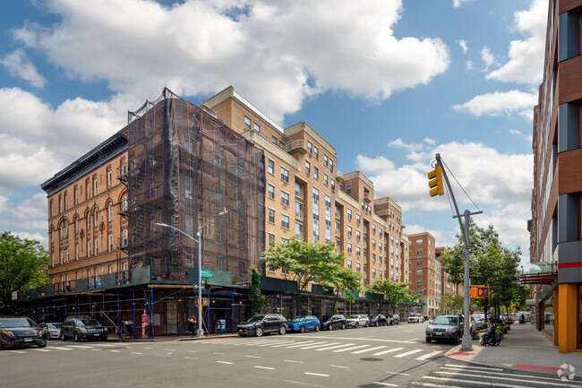 Building Photo - Madison Plaza