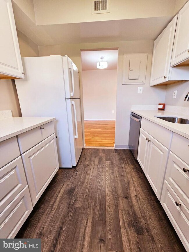 Building Photo - 11607 Elkin St