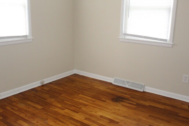 Foto del edificio - 1332 Sutherland Ave