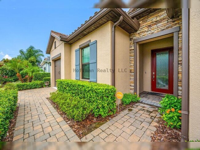 Foto del edificio - Luxury 4-Bedroom Home with 3-Car Garage in Gated Promenade at LakePark