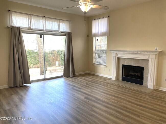 Foto del edificio - 120 Seminole Rd