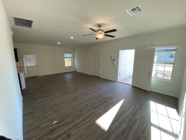 Foto del edificio - 3508 Lodgepole Dr