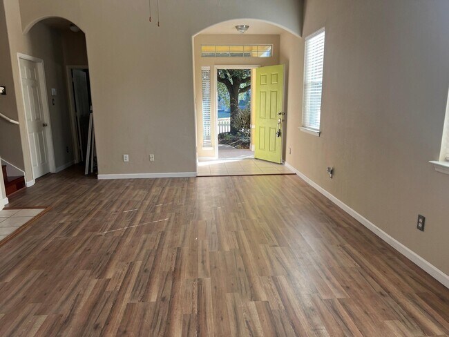 Foto del edificio - 4119 Barossa Valley Ln