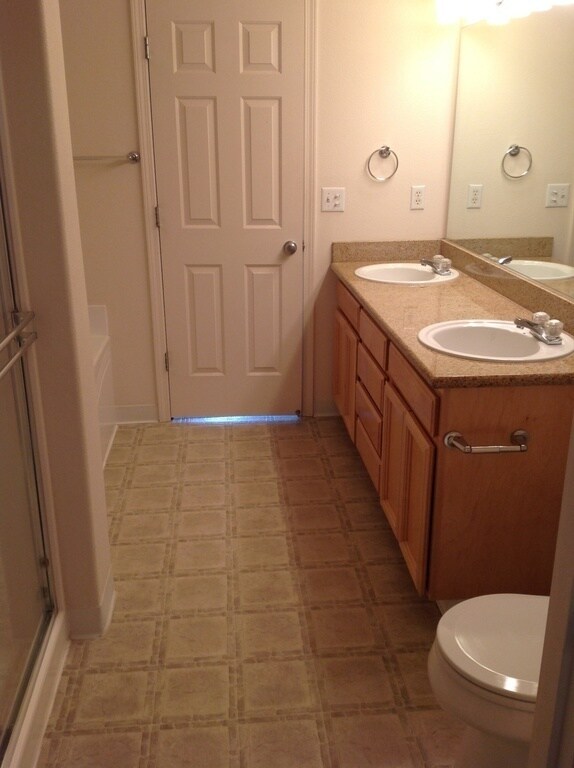 Foto del edificio - 2 Bedroom, 2.5 bath townhome in West Pasco with Bonus Office space