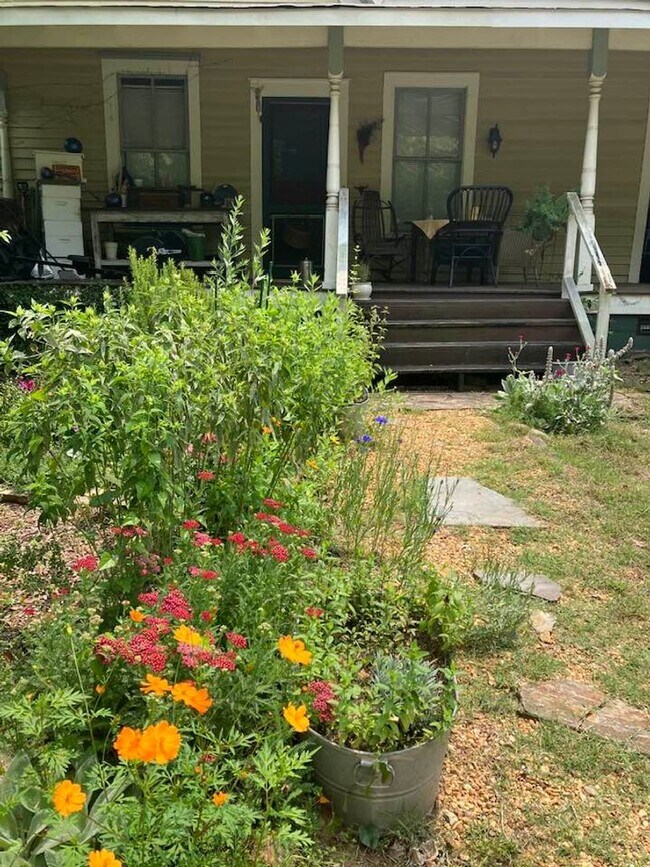 Charming 2BR Duplex in Boulevard – Walk to... - Charming 2BR Duplex in Boulevard – Walk to... Apartment