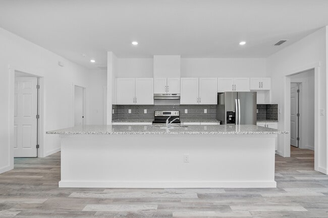 Building Photo - 301 SW 25th Ave