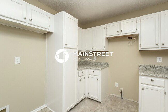 Foto del edificio - 3 Bedroom Pet-Friendly Home in Kennesaw, G...