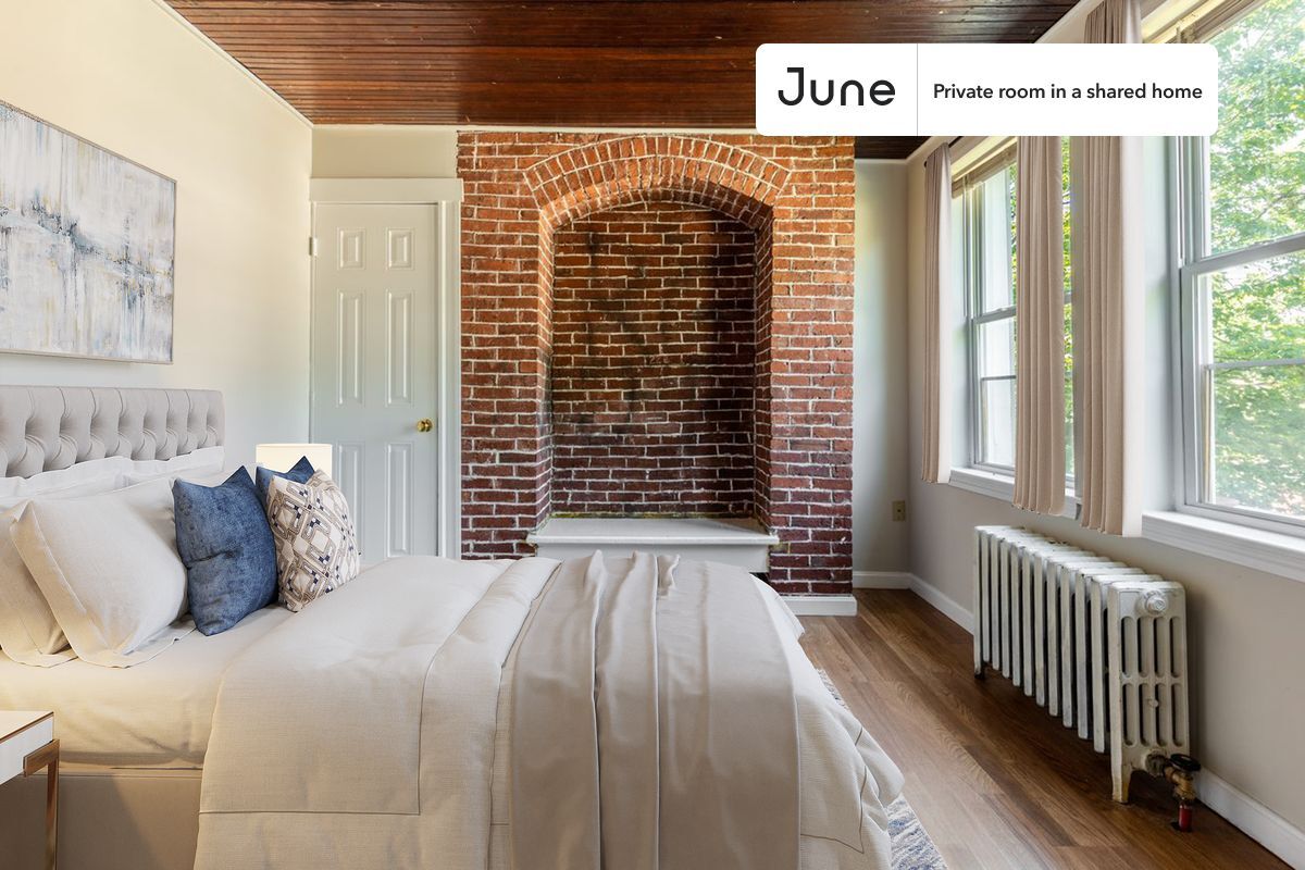 Private bedroom in 9 bed/2 bath Home - Private bedroom in 9 bed/2 bath Home