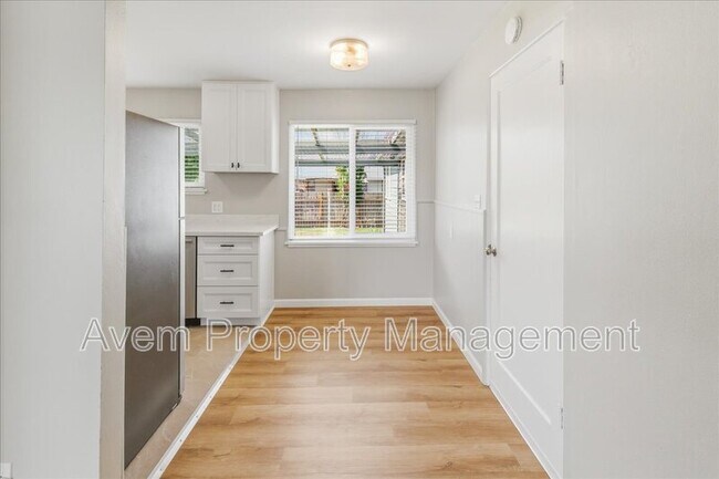 Foto del edificio - 360 E Dartmouth St